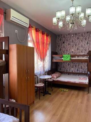 Хостелы Centre Hostel Мукачево Общий номер для мужчин и женщин с 8 кроватями-3